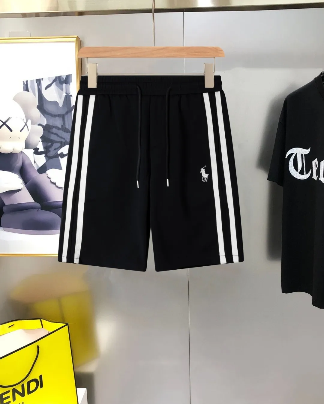 Polo SSNew Arrival Same Style👫logo ， Same Style ， ！ * ， logo ！ ， ， ！ ， 、 、 ， ！ Breathable 。Versatile ， ， V ， ， Same Style！ Size：M-3XL